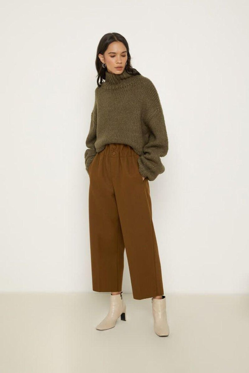Aardetinten outfit combinatie