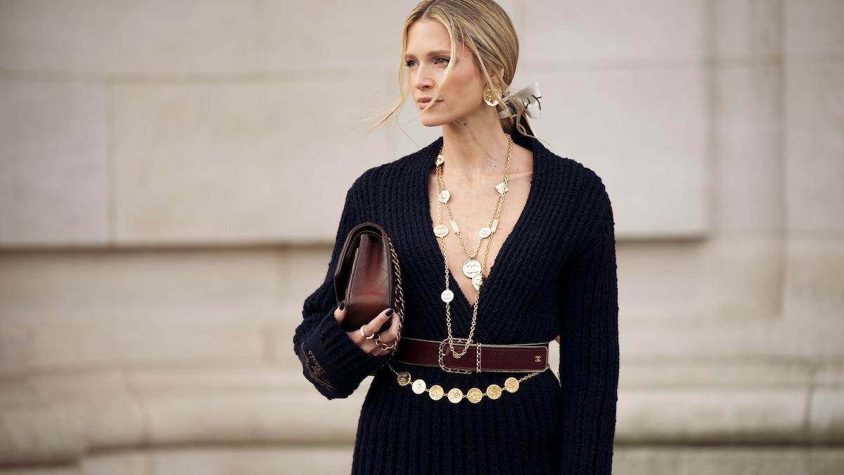 Accessoires bij stijlvolle damesoutfit