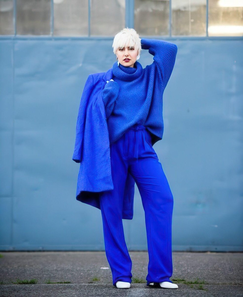 Blauwe tinten kledingstijl