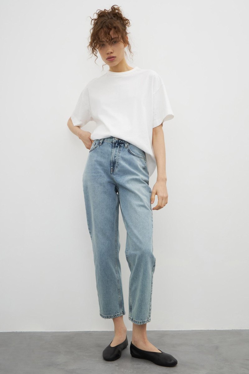 Casual minimalistische jeans outfit