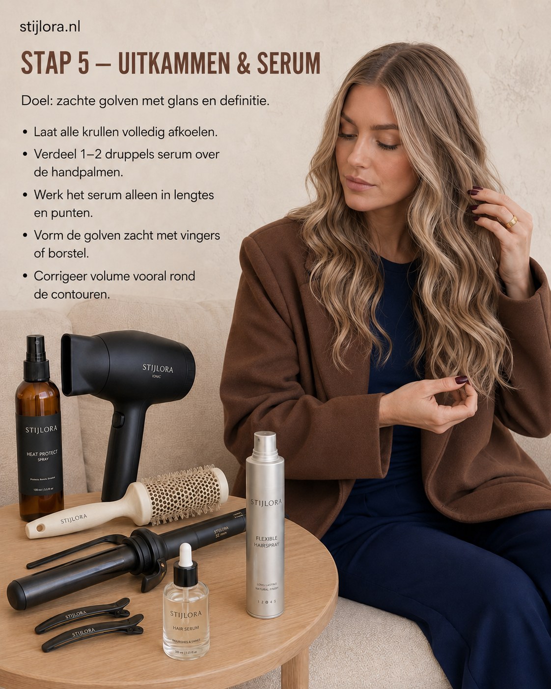 Krullen uitkammen en serum aanbrengen voor glans op champagne blonde balayage golvend haar