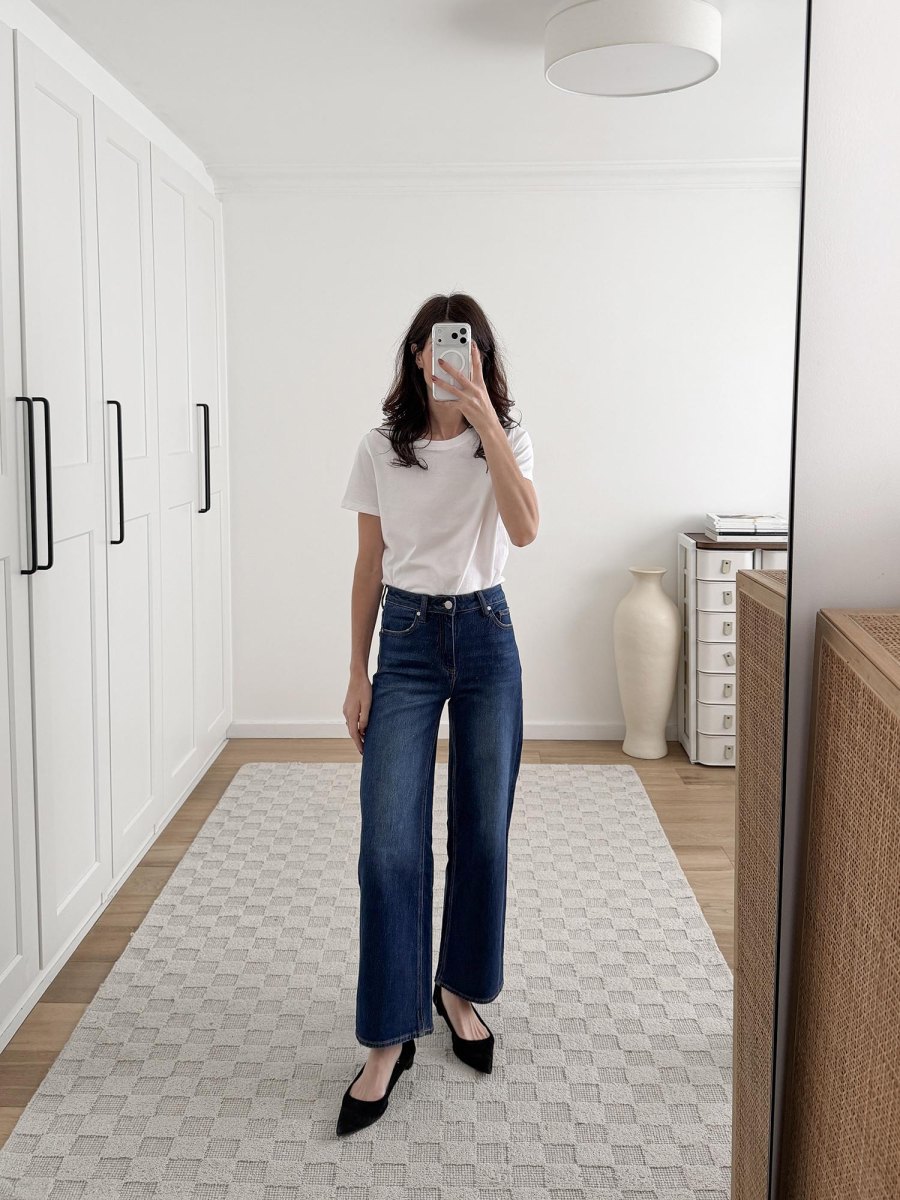 Klassieke blauwe jeans outfit