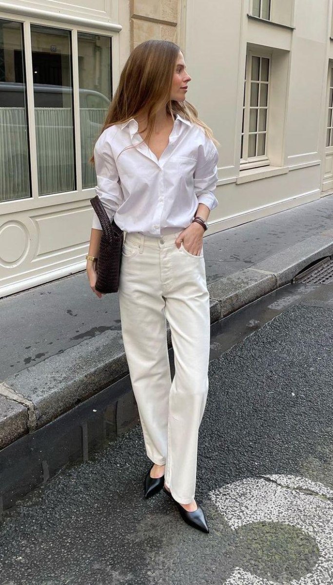 Wit overhemd gecombineerd met minimalistische kleding