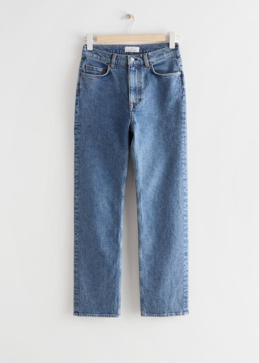 Blauwe rechte jeans outfit