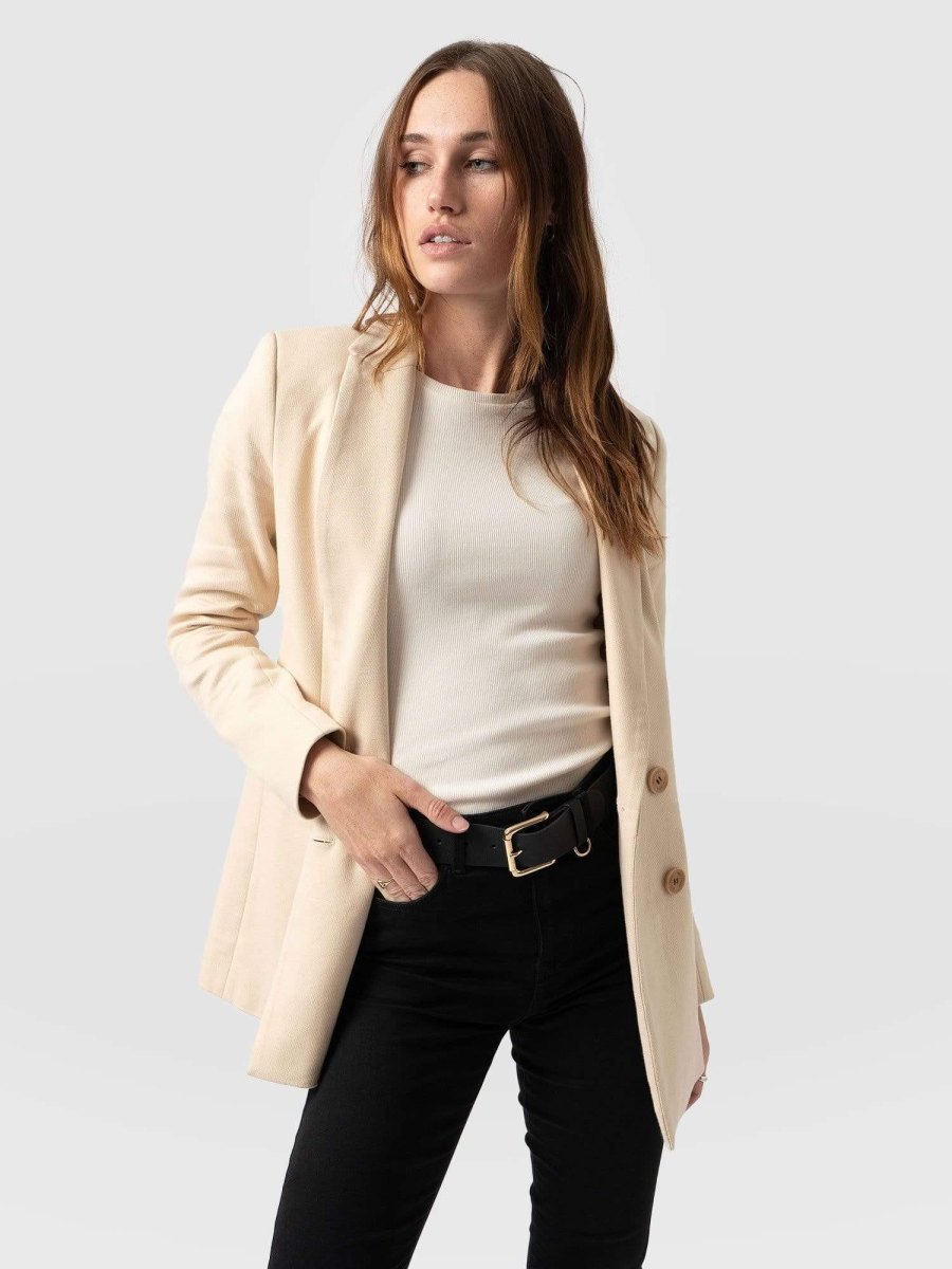 Beige blazer met rustige styling