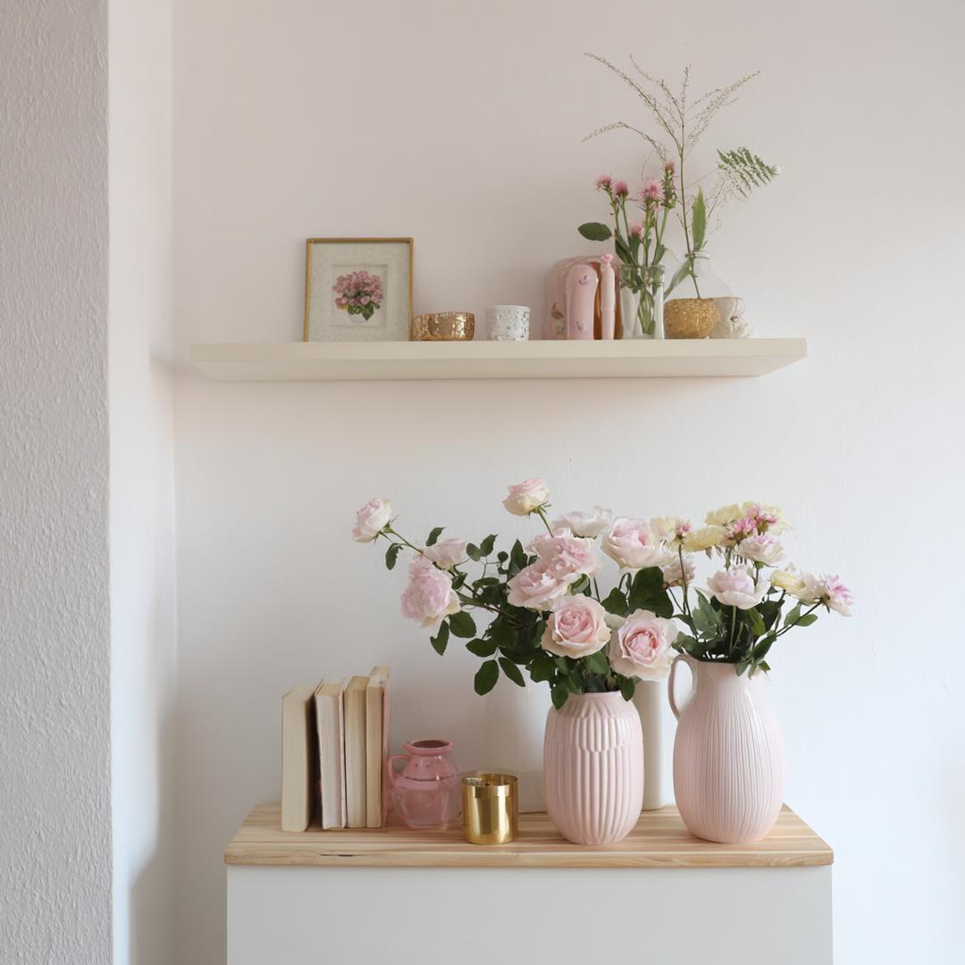 Roze Rozen Op Dressoir