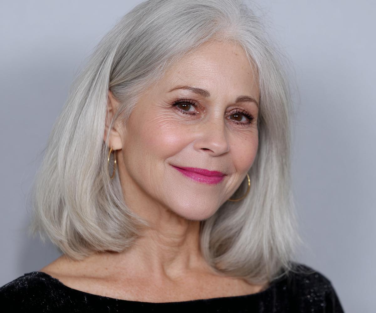 Schouderlang Grijs Haar Middenscheiding