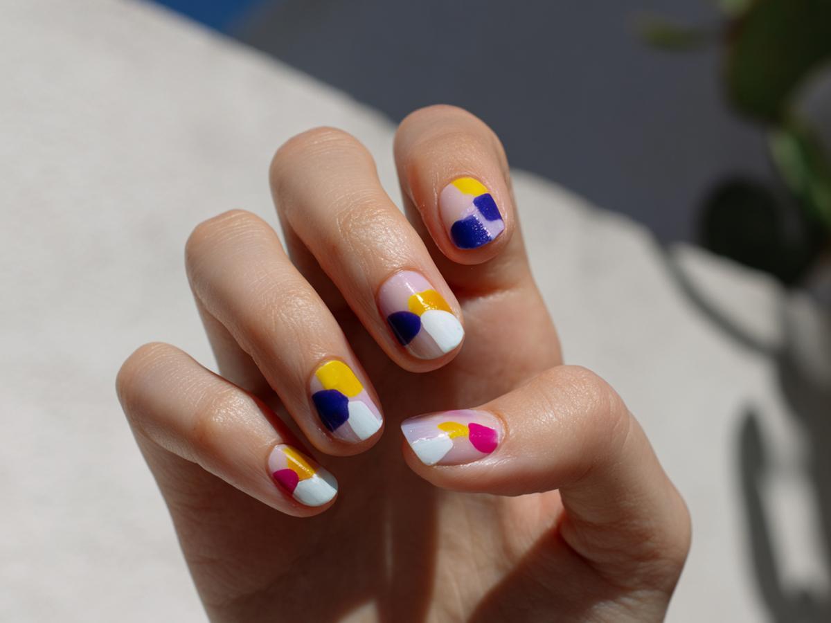 Kleurblokken Op Korte Nagels