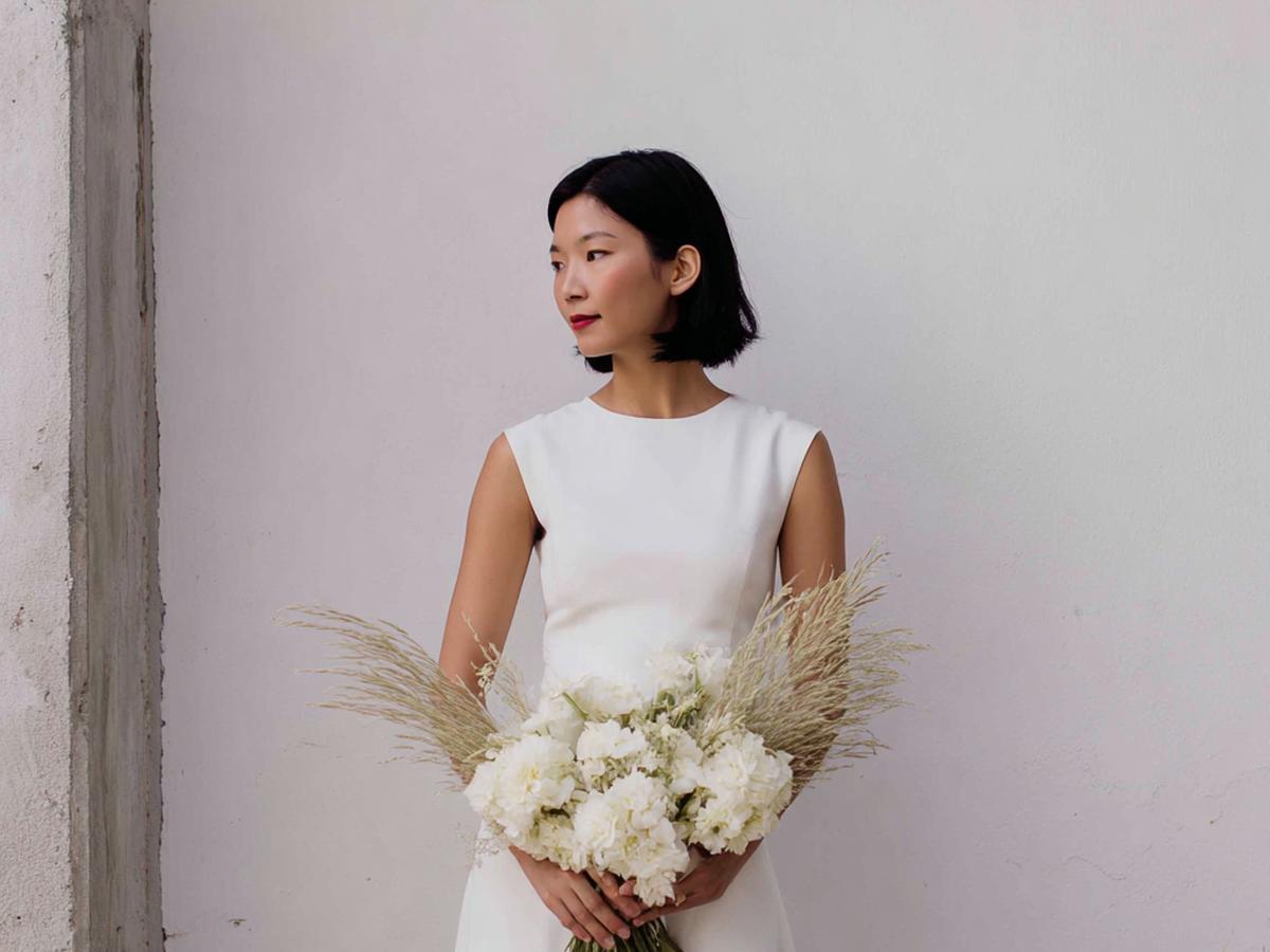 Vrouw Met Grassen Boeket