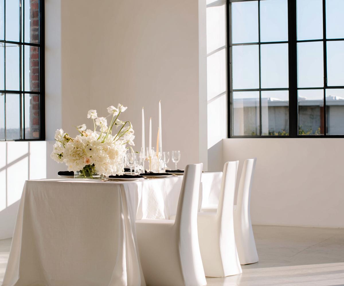 Witte Tafel Zwarte Accenten Ramen