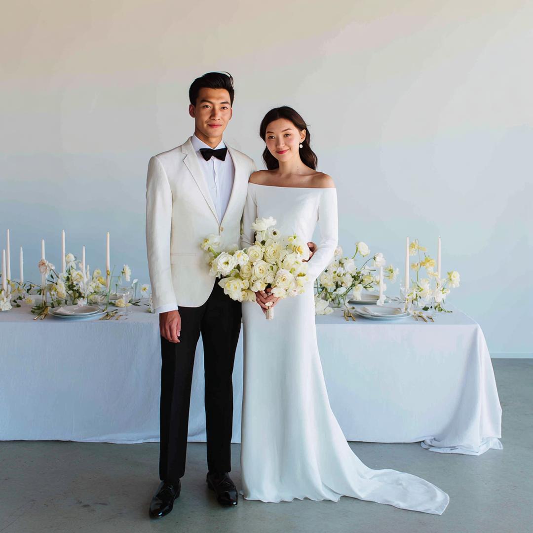 Witte Kleding Voor Gedekte Tafel