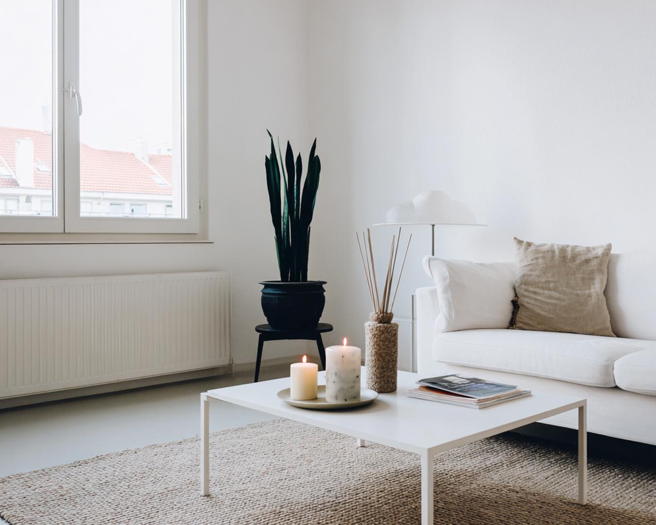 Witte Woonkamer Met Kaarsen