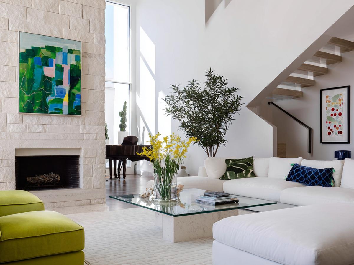 Glazen Salontafel En Groene Accenten