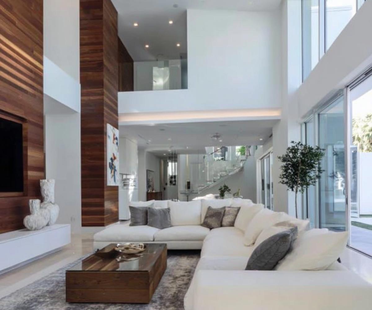 Hoge Plafonds Houtpanelen Witte Bank