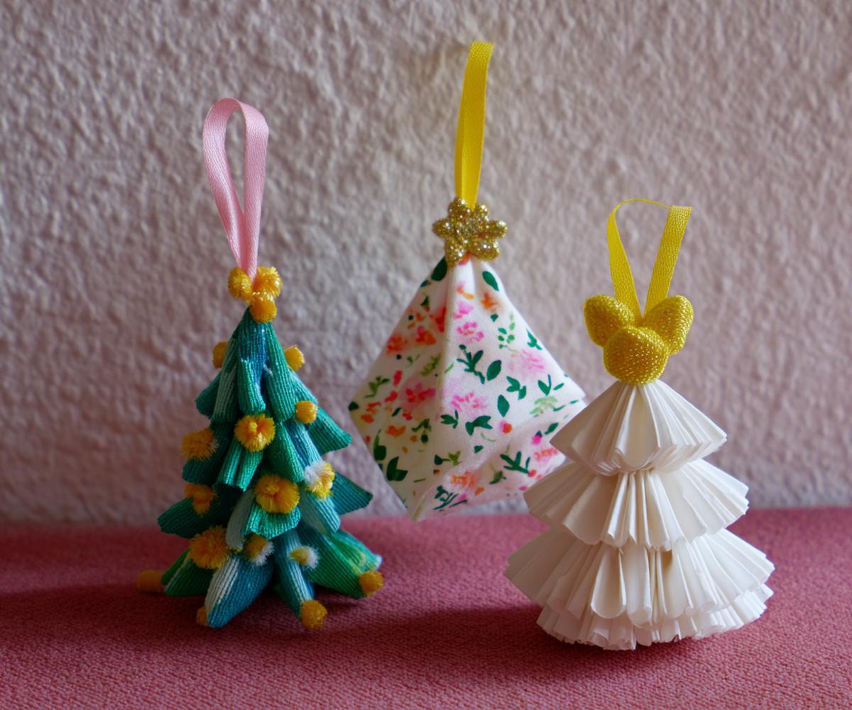 Papier En Stof Kerstornamenten