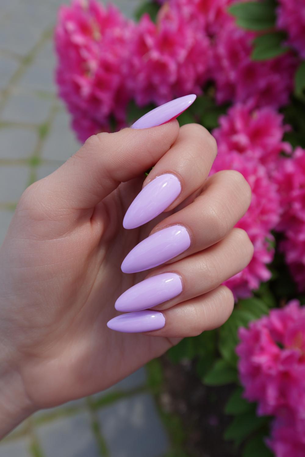 21. Jinx nails met gescheurde verf randen en gelaagde kleur