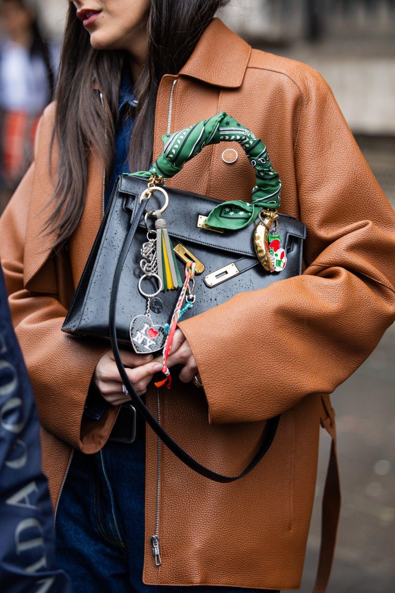 Taschen accessoires combineren voor een stijlvolle look