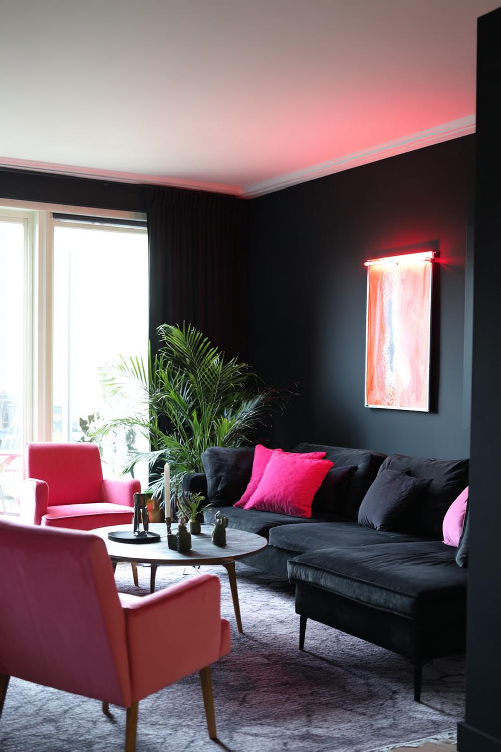 19. Kleurrijke woonkamers met diepzwarte wand en neonroze accent