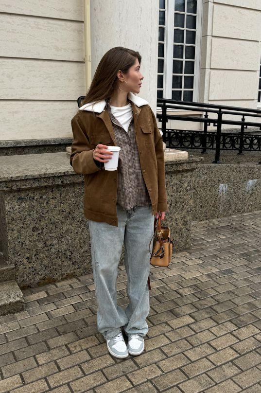 Gelaagde outfit met jas