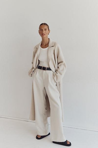 Luxe minimalistische outfit met basics