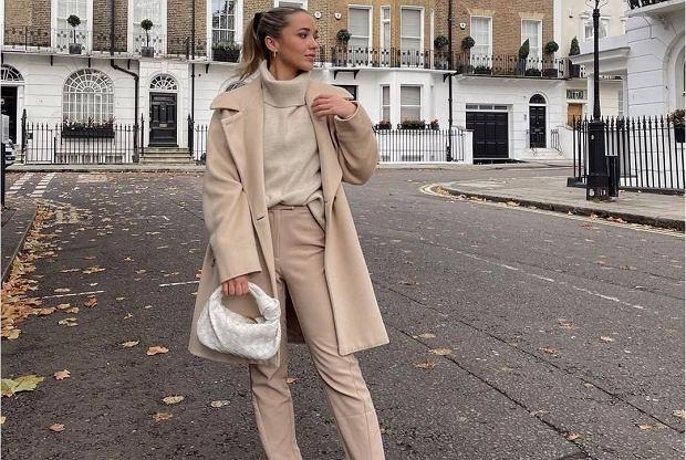 Minimalistische outfit in neutrale herfstkleuren
