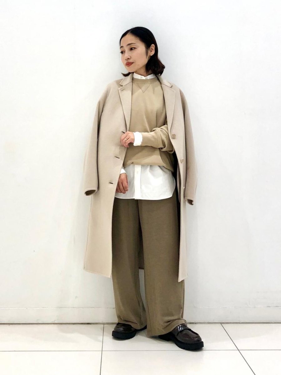 Minimalistische herfstlook met lagen