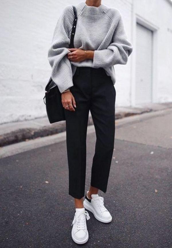 Minimalistische outfit met witte sneakers