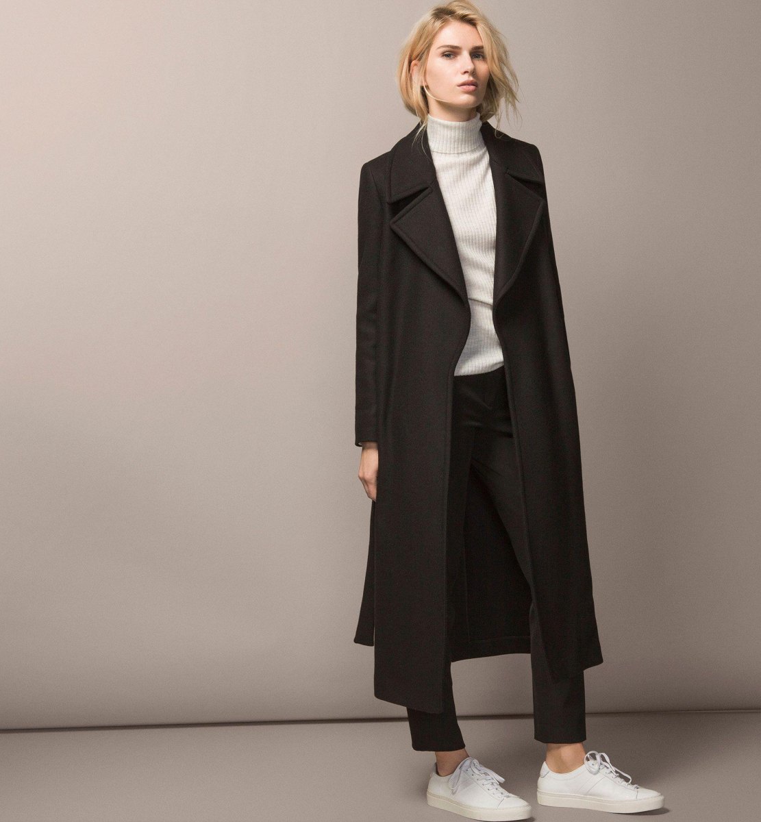 Minimalistische winterjas outfit