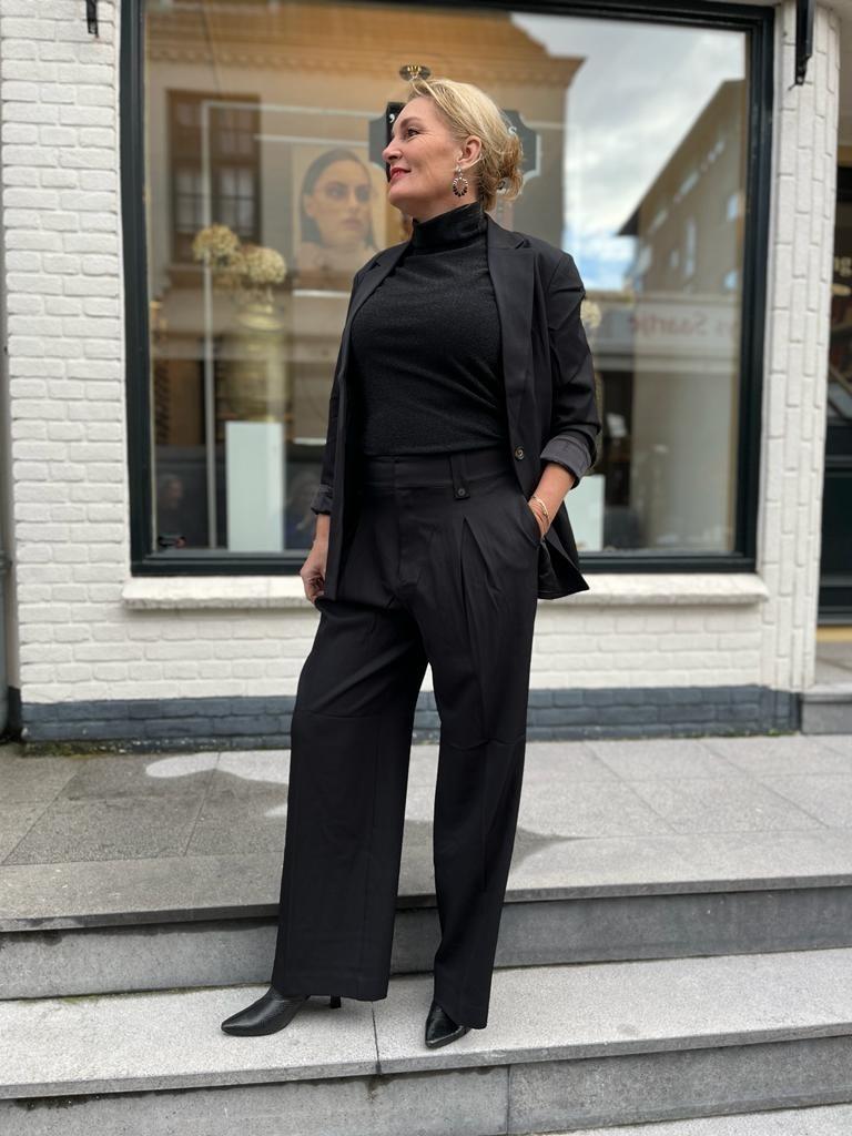 Monochrome outfit langer silhouet