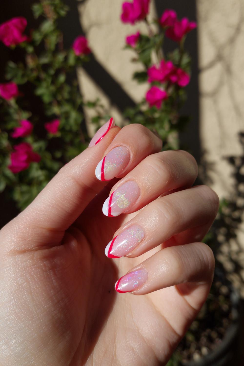 12. Nagels valentijn met glinsterende roze jelly en één rode lijn