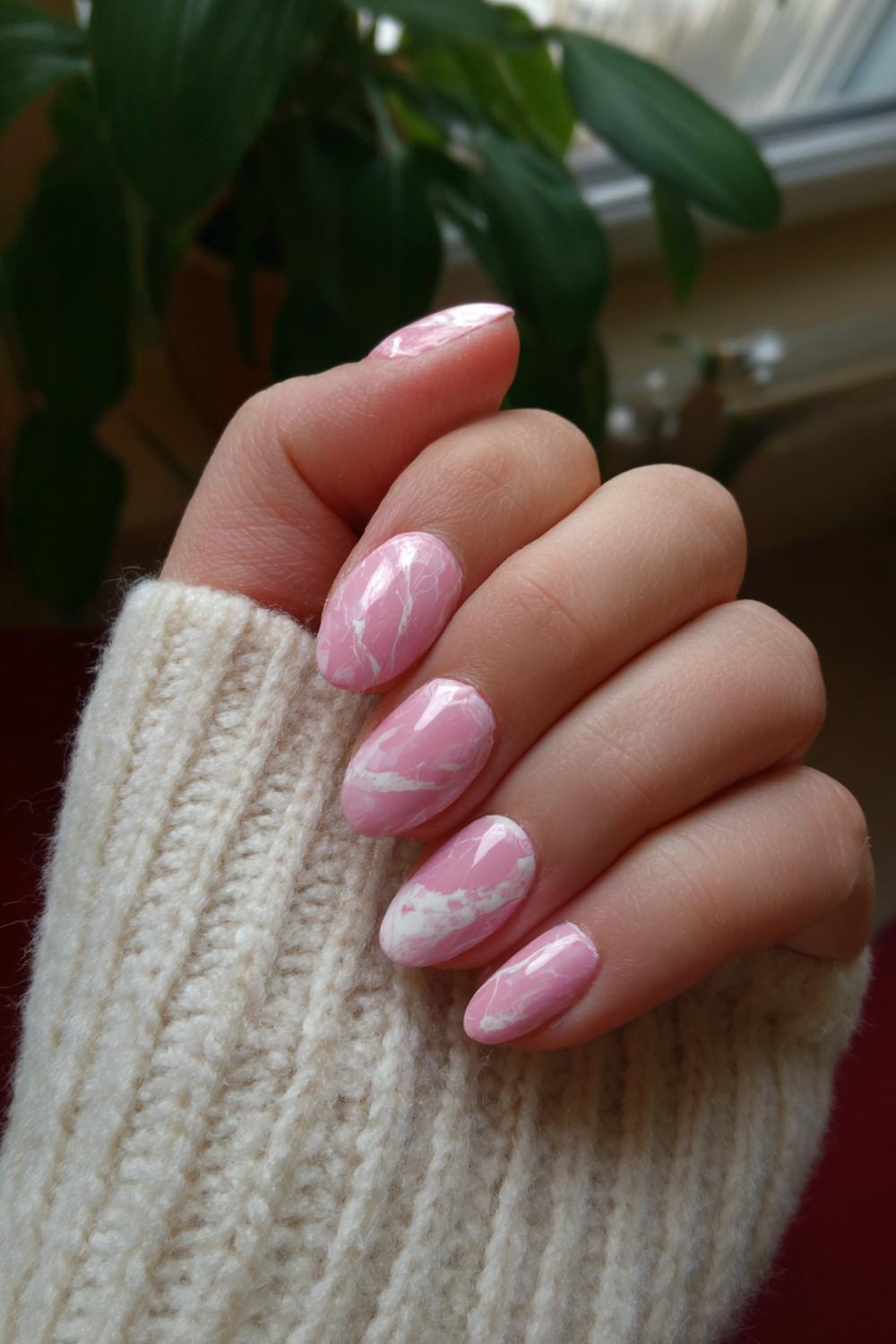 14. Nagels valentijn met roze marble en witte aders