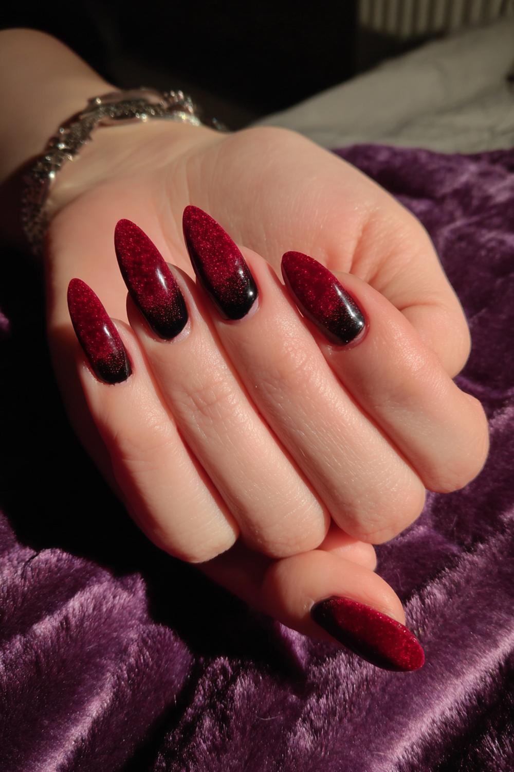 23. Nagels valentijn met rood velvet effect en donkere schaduw