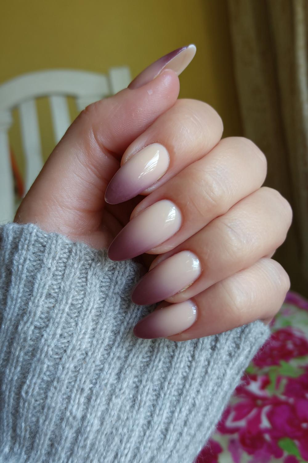 15. Nail art 2026 ombré ‘latte’ van beige naar cacao