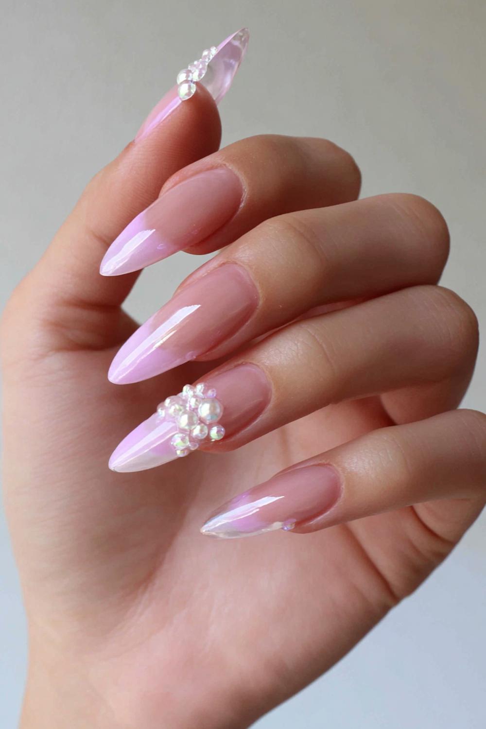 30. Nail inspo 2026: Transparante nagels met 3D gel-druppels accent