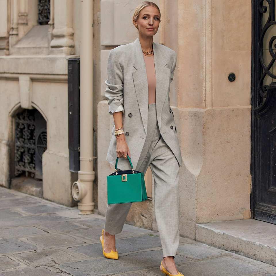 Neutrale outfit accentkleur