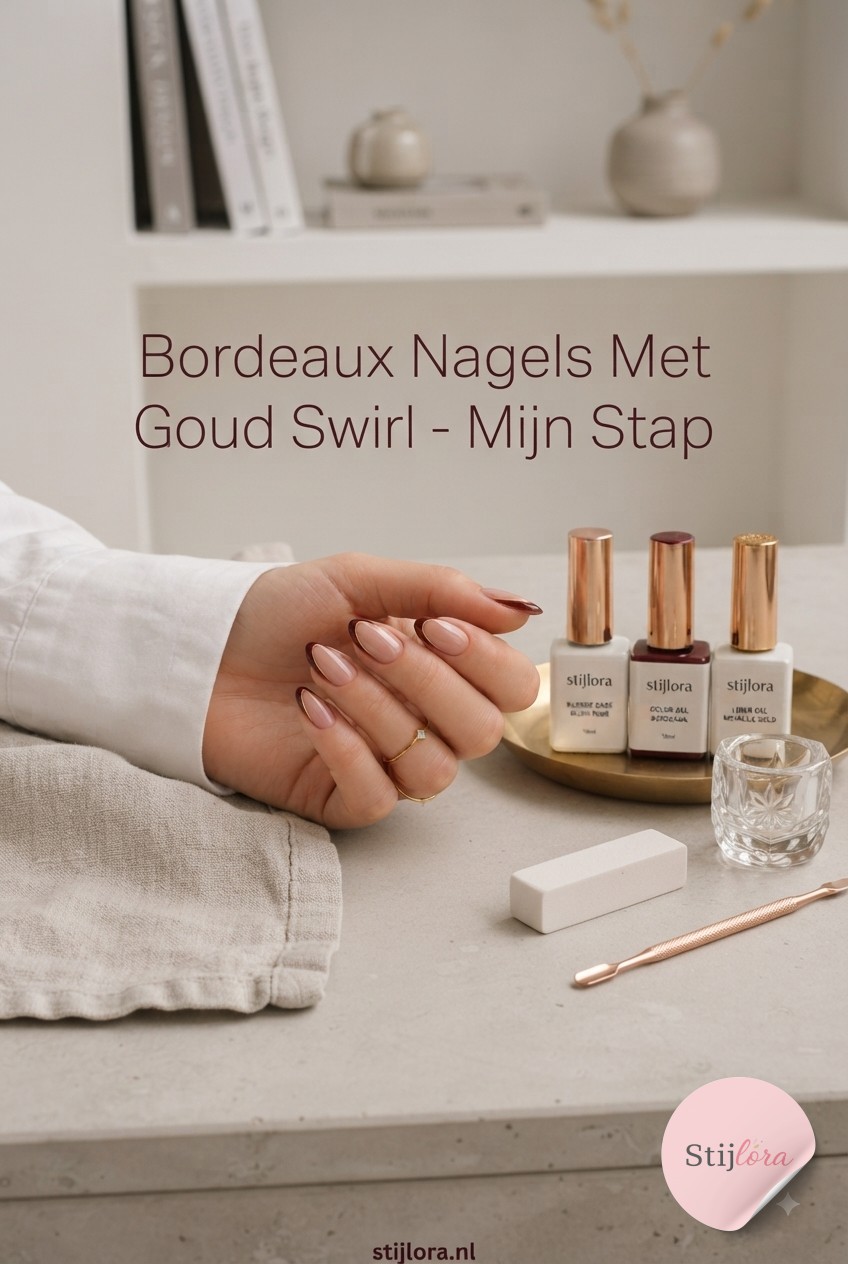 Bordeaux Nagels Met Goud Swirl - Mijn Stap - Voor - Stap