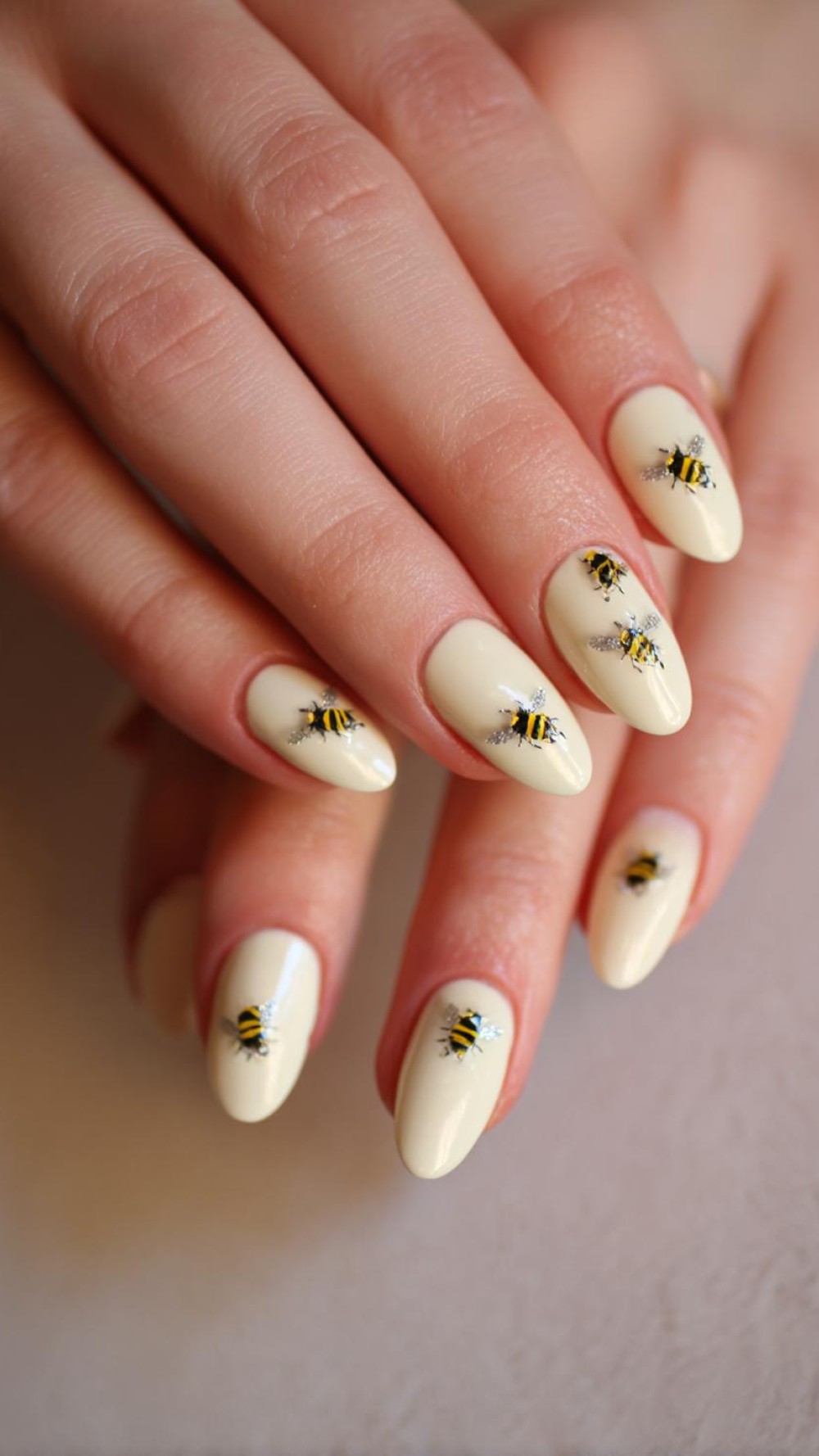Spring Nails: Inspirerende Lichte Design