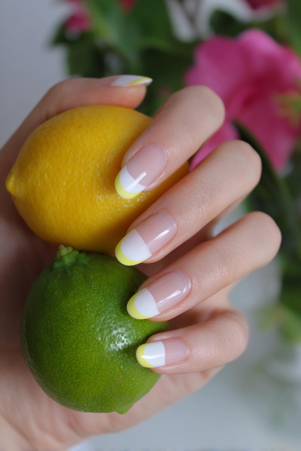 25. Frisse citrus-tip paznokcie wiosenne met citroen en limoen