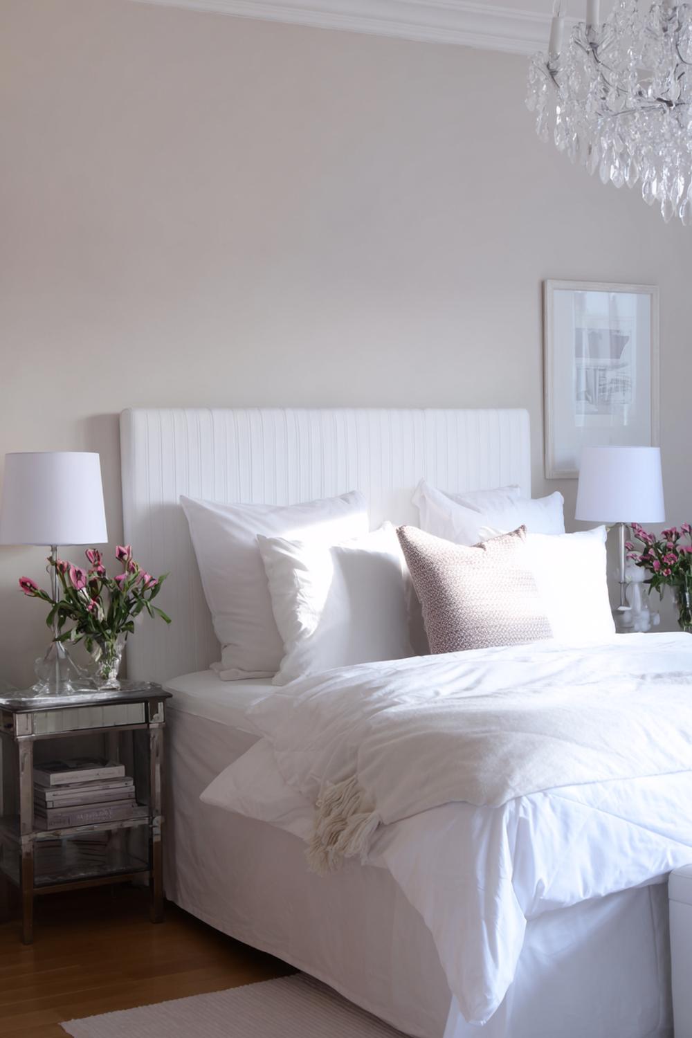 13. Room ideas bedroom met gedeelde slaapkamer en symmetrische nachtkastjes