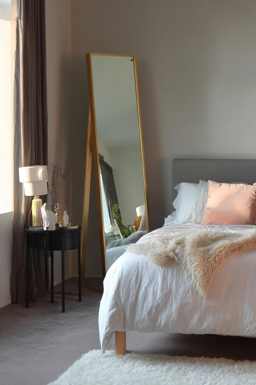 15. Room ideas bedroom met dressinghoek en verlichte spiegel