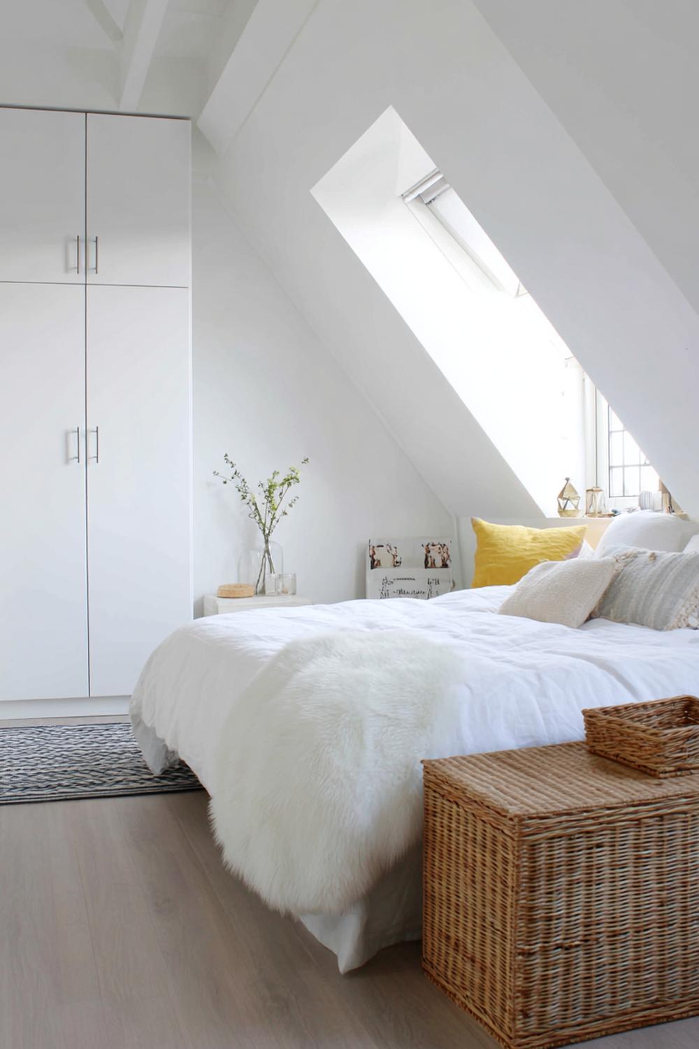 33. Slaapkamer inspiratie met zachte geuren en een stijlvolle geurhoek
