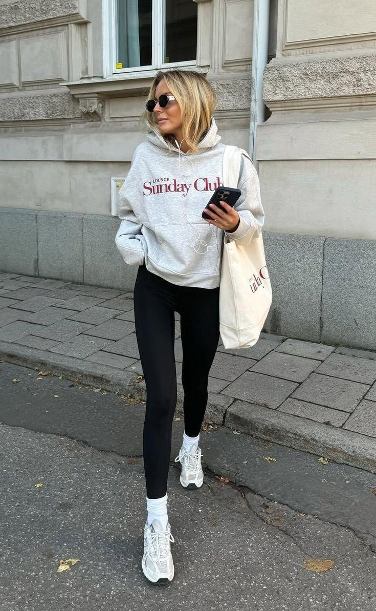 Sportieve vrouwelijke outfit
