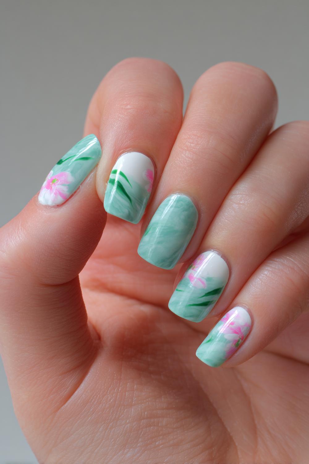 19. Spring nails met aqua marmering en witte aders