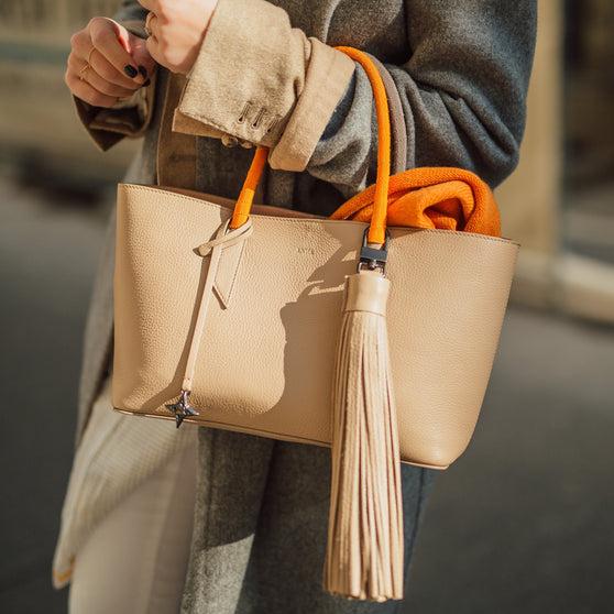 Statement accessoire aan eenvoudige tas