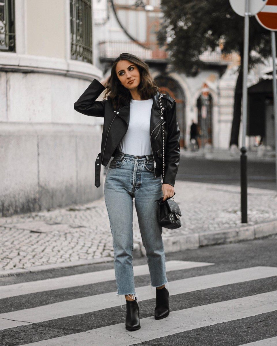 Leren jas met enkellaarsjes herfstlook