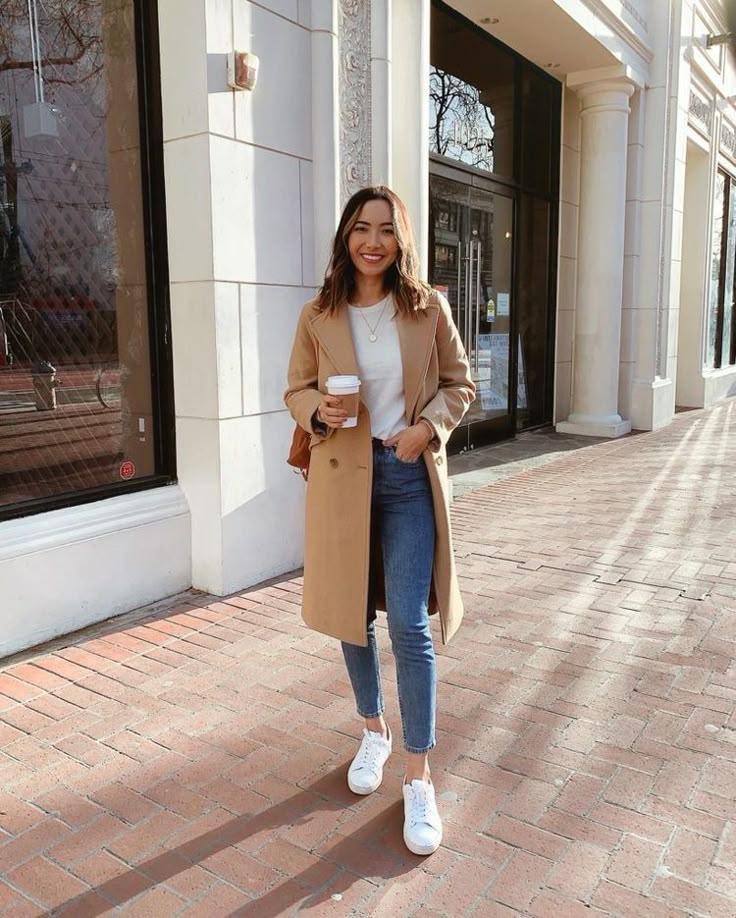 Lange jas met tijdloze outfit