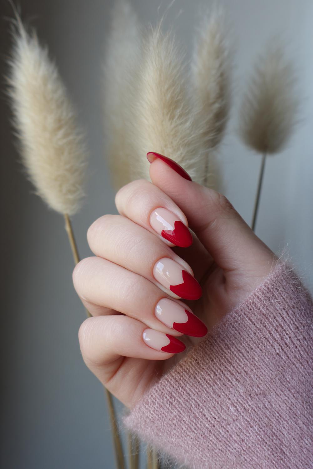 29. Valentines nails met rood halfmoon en nude basis