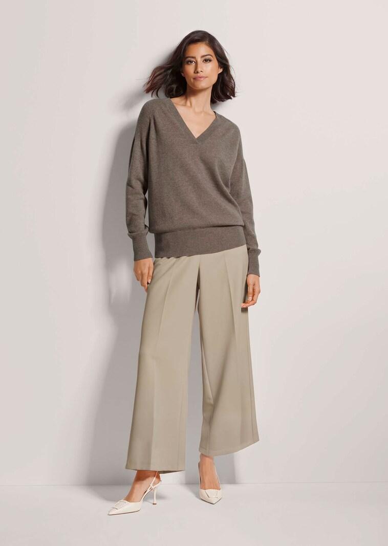 Kasjmier trui met klassieke broek
